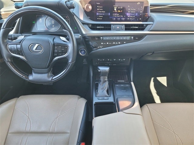 2019 Lexus ES 300h W/ Navigation and Luxury Pkg.